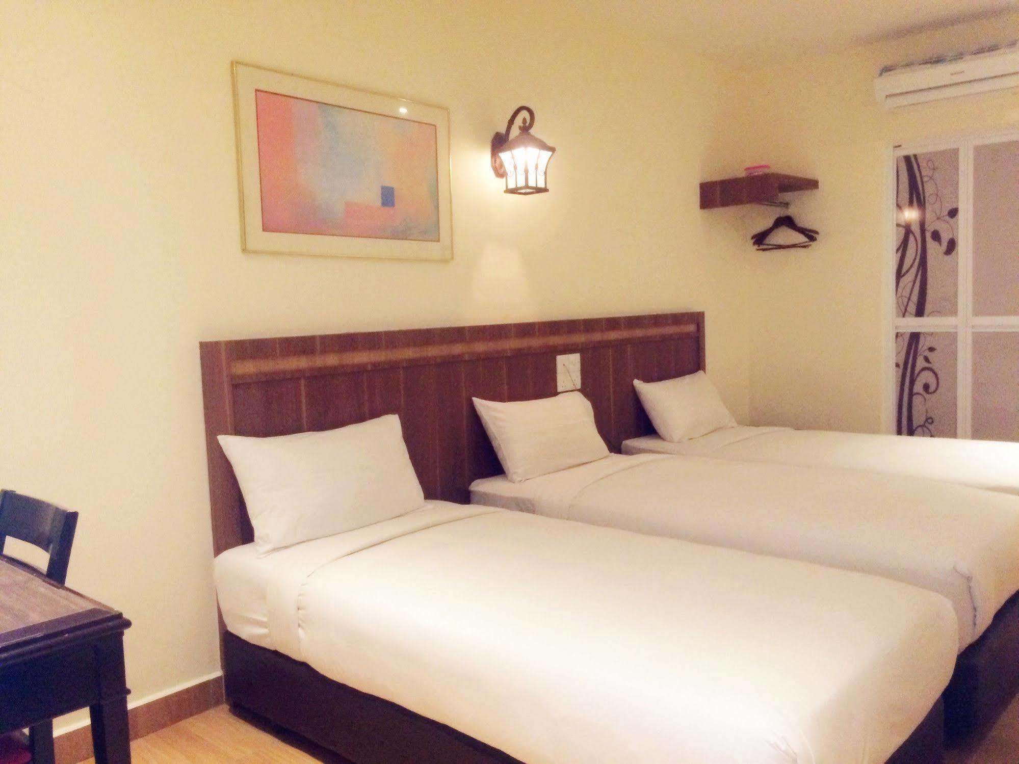 Super Oyo 596 The Vintage Hotel Johor Bahru Kültér fotó